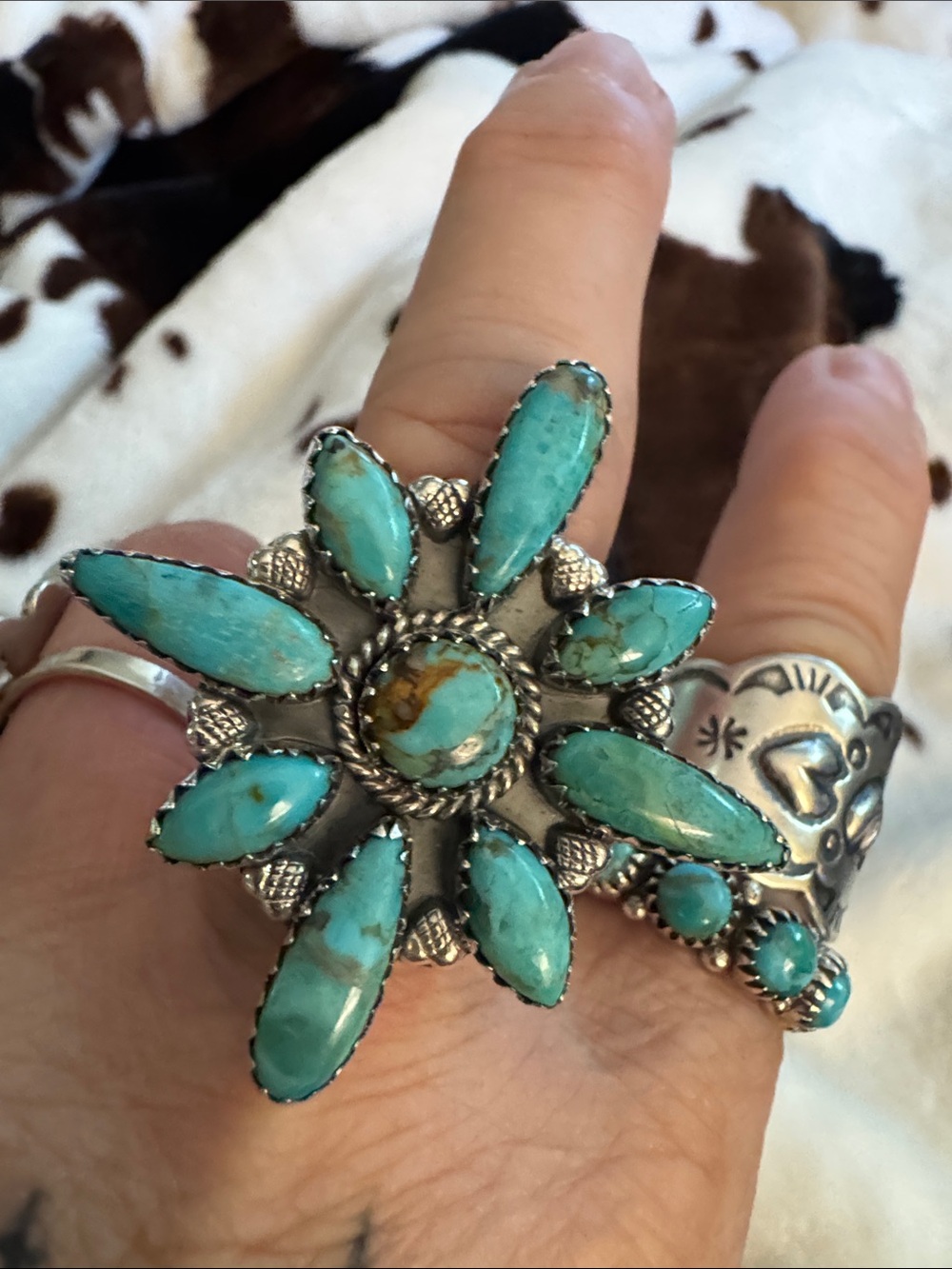 Kingman Turquoise Cluster Sterling Statement Ring - 925 silver - Picture 2 of 5
